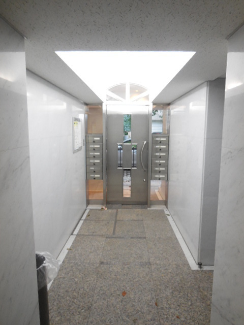 プチヒルズ西小山のロビー