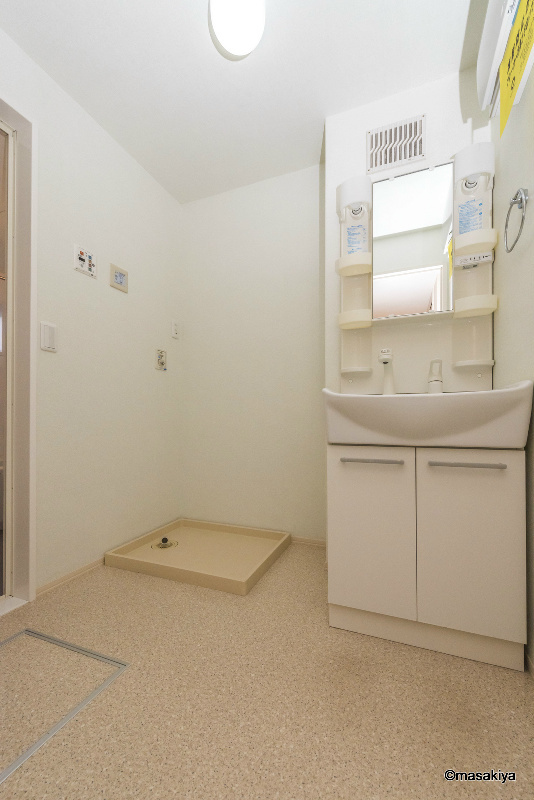 River Greenの洗面所|洗面・脱衣　シャンプードレッサー付き。