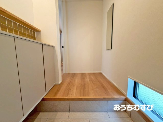 守山鳥羽見2丁目(全1棟)の玄関