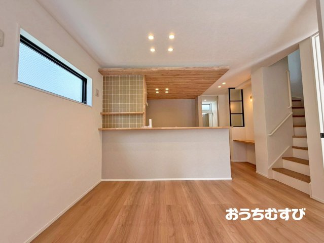 守山鳥羽見2丁目(全1棟)の居間・リビング