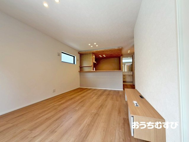 守山鳥羽見2丁目(全1棟)の居間・リビング