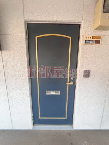 PLEAST梅満町の玄関