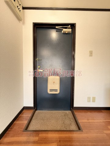 PLEAST梅満町の玄関|収納もある玄関です