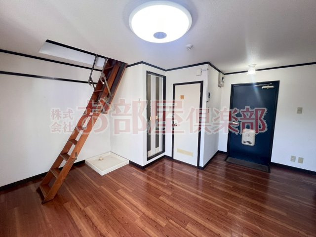 PLEAST梅満町の内装|ゆったりとしたリビングです