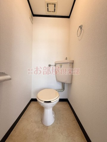 PLEAST梅満町のトイレ|落ち着いた色調のトイレです