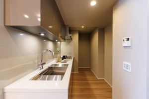 【キッチン】 | ご自宅から現地まで、当社スタッフがお車にて、「お迎え・お送り」をしております。ぜひお気軽にお問い合わせくださいませ♪