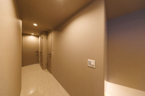 【玄関】 | ご自宅から現地まで、当社スタッフがお車にて、「お迎え・お送り」をしております。ぜひお気軽にお問い合わせくださいませ♪