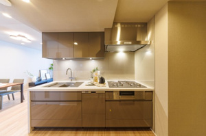 【キッチン】 | ご自宅から現地まで、当社スタッフがお車にて、「お迎え・お送り」をしております。ぜひお気軽にお問い合わせくださいませ♪