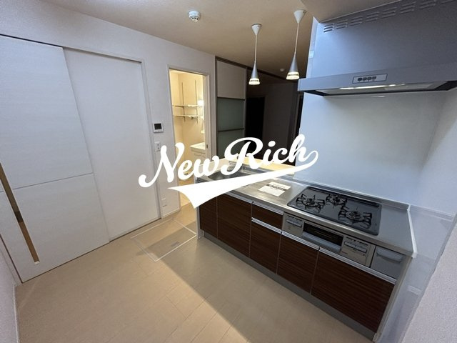 高崎市中居町４丁目のアパートの居間・リビング