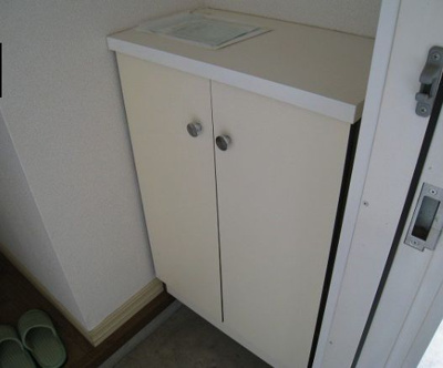 【玄関】 | シティーハイムロイヤル | シューズボックス付きです　※参考写真です
