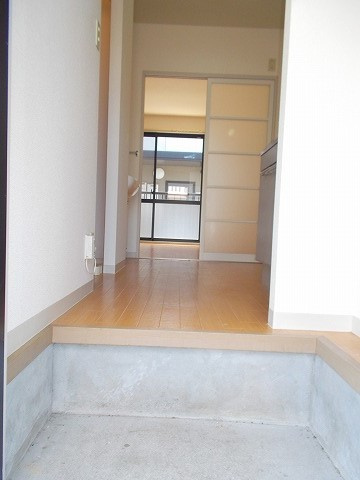 コロニーK Cの玄関