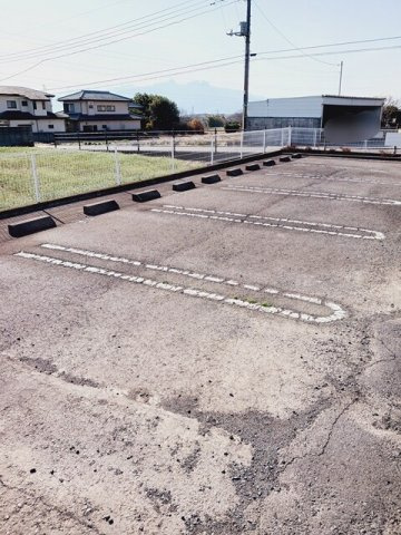 リジェールフルールＣの駐車場