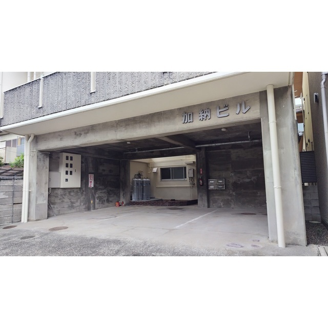 岐阜市松風町１丁目のアパートの駐車場