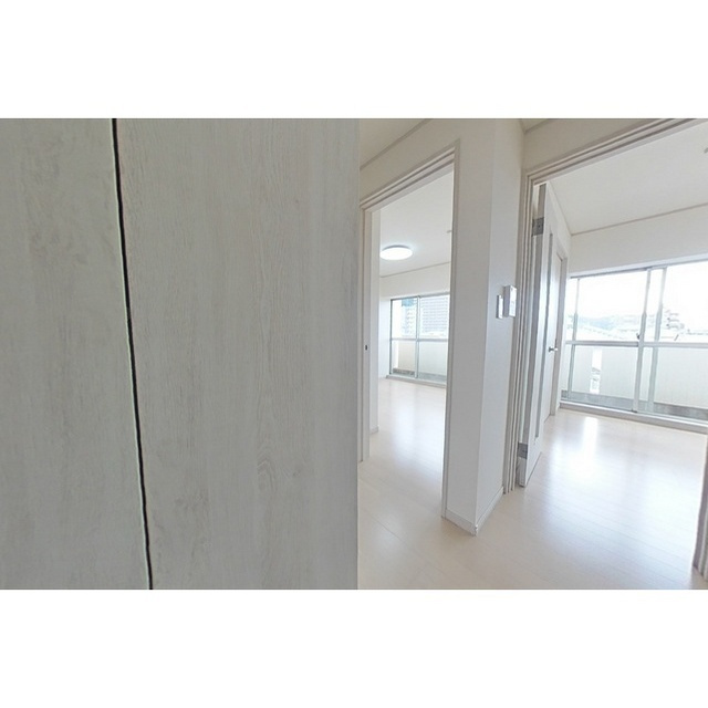 岐阜市松風町１丁目のアパートの玄関