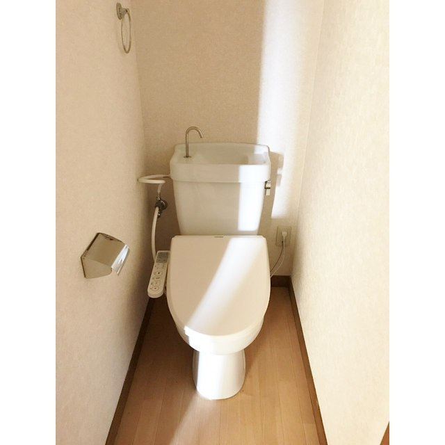 ロイヤル渡辺のトイレ|温水洗浄暖房便座　※イメージ