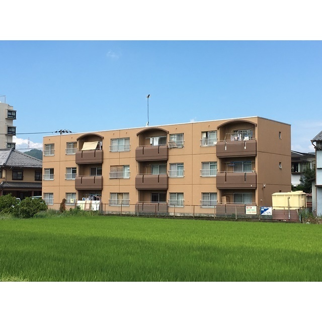ロイヤル渡辺の外観