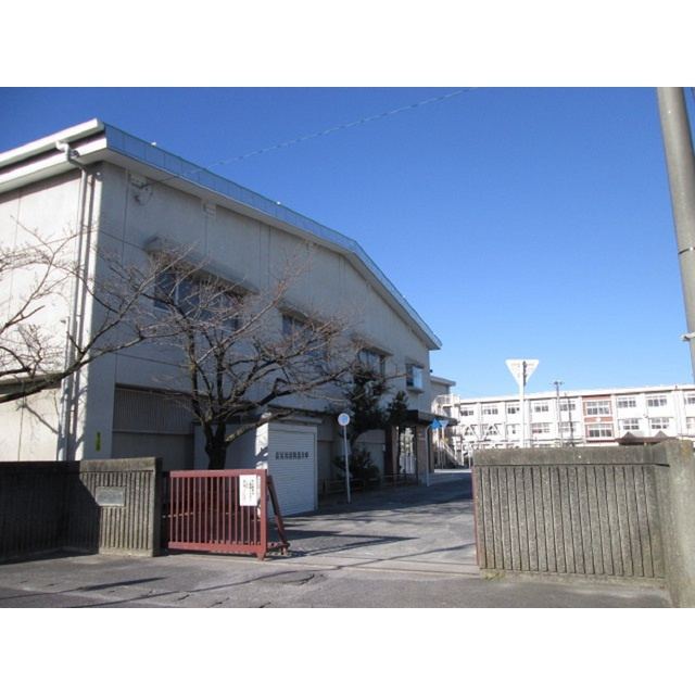 茜部足立貸家の周辺|茜部小学校