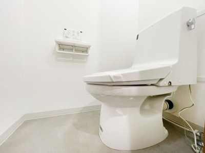 【トイレ】 | エバーグリーン金岡二号棟 | 節水型でエコなトイレには、今では当たり前のウォシュレット付き。便座を温める機能もついていて、居心地良くてトイレから出られなくなるかも！