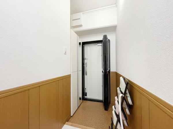 【玄関】 | エバーグリーン金岡二号棟 | 気持ちの良い朝は、毎日ここからスタートしていきます♪