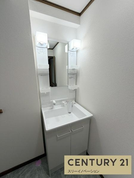 泉尾2丁目店舗付き貸家の洗面所|★人気の独立洗面台★