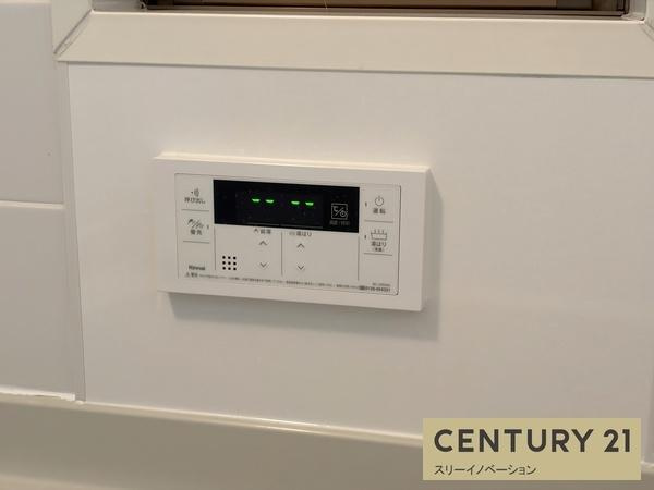 泉尾2丁目店舗付き貸家の浴室|★給湯機リモコン★