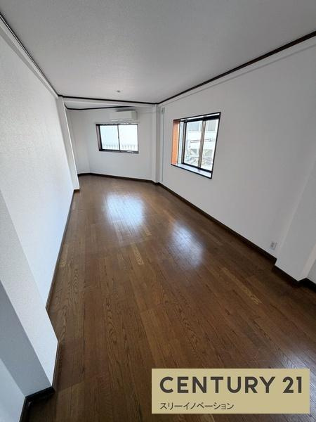 泉尾2丁目店舗付き貸家の居間・リビング|★3階のお部屋★