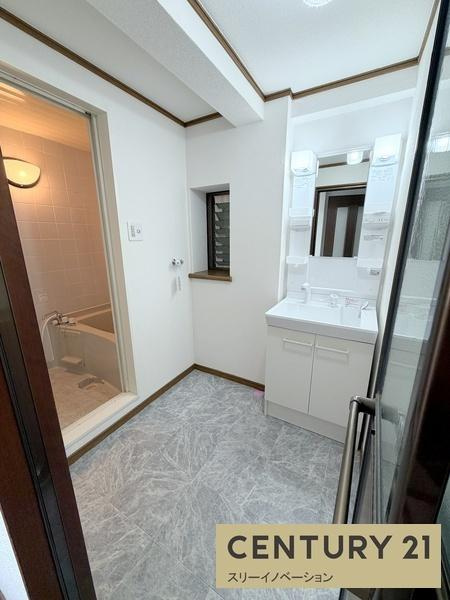 泉尾2丁目店舗付き貸家の洗面所|★綺麗な水回りです★