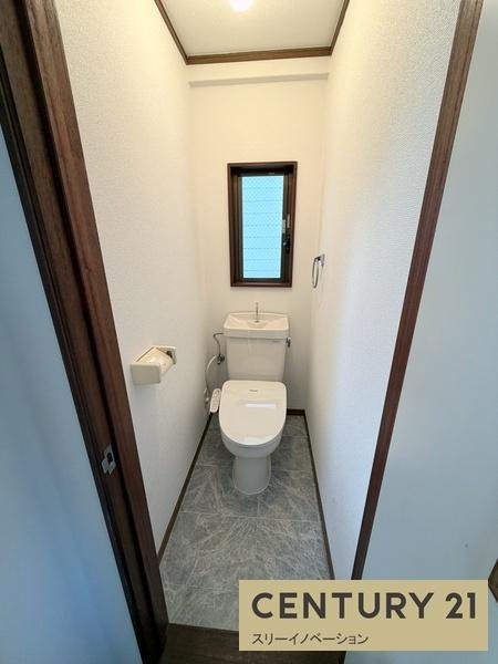 泉尾2丁目店舗付き貸家のトイレ|★温水洗浄暖房便座付き★