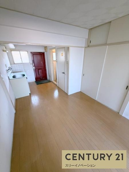 北代ビルの居間・リビング|扉もきれい★