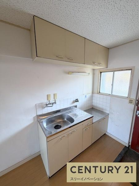 北代ビルのキッチン|★窓のある明るいキッチンです★