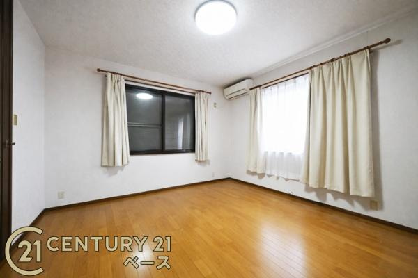 磯城郡三宅町大字石見の中古一戸建の洋室|■現地撮影写真■２面採光で明るい洋室です！