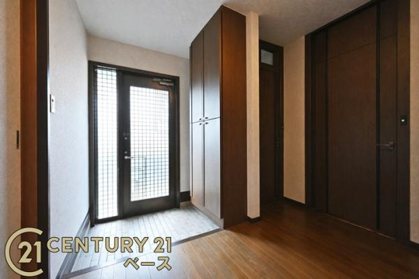 磯城郡三宅町大字石見の中古一戸建の玄関|■現地撮影写真■すっきりとした明るい玄関が家族やお客様を迎えてくれます！