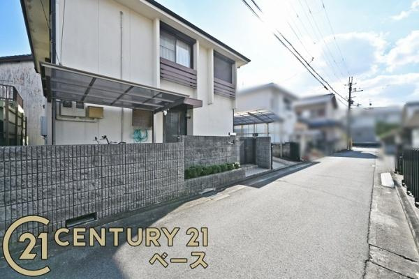 磯城郡三宅町大字石見の中古一戸建の前面道路含む現地写真|■現地撮影写真■敷地と道路の高低差が少なく駐車もスムーズです！