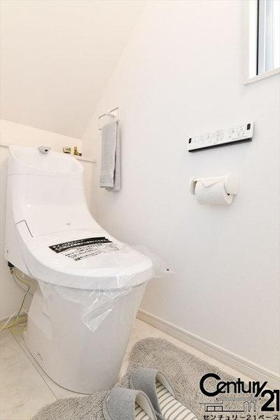 大和郡山市小泉町 ／新築一戸建の内観：施工例|■ウォシュレット完備！トルネード洗浄・フチなし形状でお手入れも楽々ですね！■