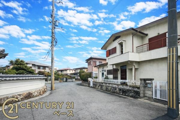 北葛城郡上牧町滝川台１丁目の売地の前面道路含む現地写真|■現地撮影写真■敷地と道路の高低差が少なく駐車もスムーズです！