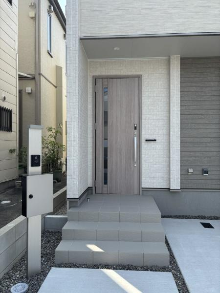 安城市東町第1　全2棟・1号棟の玄関|訪れる人を心地よく迎え入れます。