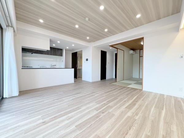 ライオンズグローベル逗子の丘の居間・リビング|LDK15.7帖！レイアウトがしやすいリビングです！