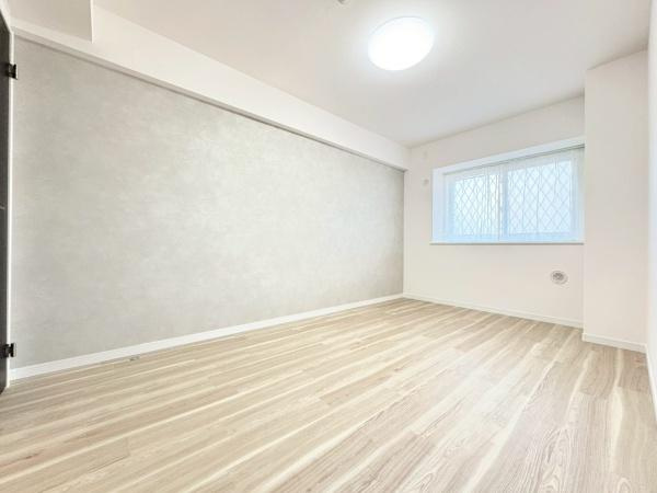 ライオンズグローベル逗子の丘の洋室|洋室7帖！ベットを置いても充分な広さがあります。