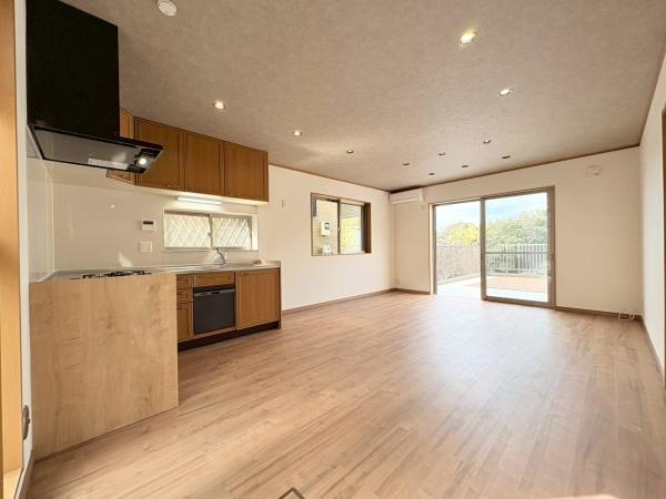 横浜市戸塚区下倉田町の中古一戸建の居間・リビング