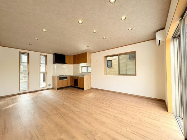 横浜市戸塚区下倉田町の中古一戸建の居間・リビング