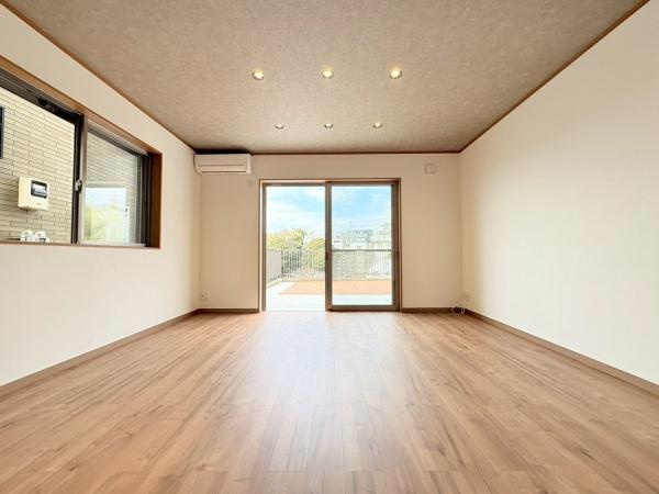 横浜市戸塚区下倉田町の中古一戸建の居間・リビング