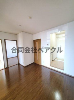 【内装】 | パルカーサ南京都 | 明るい色調の室内です