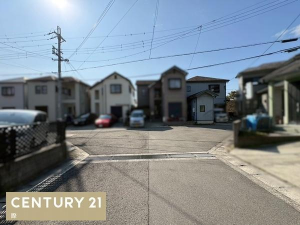 岩出市根来　中古戸建の前面道路含む現地写真