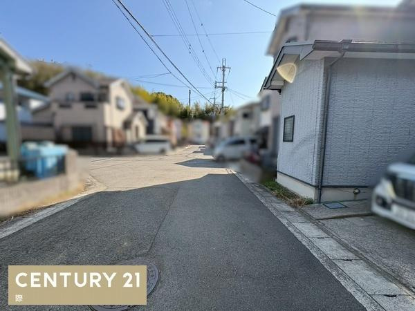 岩出市根来　中古戸建の前面道路含む現地写真