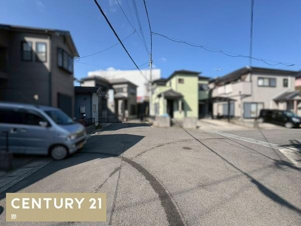 岩出市根来　中古戸建の前面道路含む現地写真