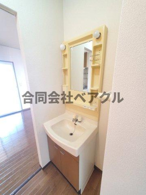 【独立洗面台】 | パルカーサ南京都 | 独立洗面台、小物を置くことができて便利です