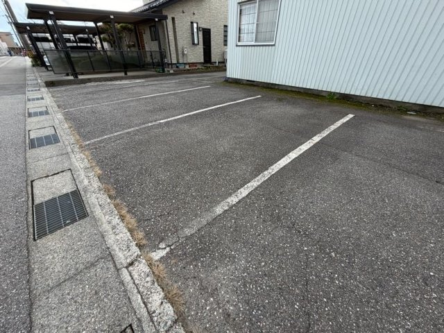 コートNAOの駐車場|駐車場完備です