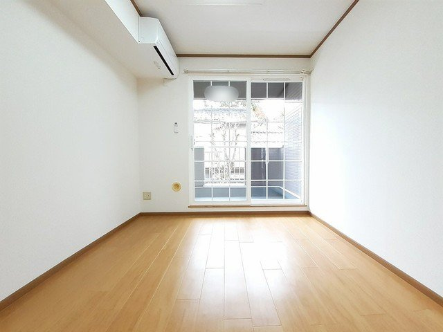 ムーラン・ルージュⅡの居間・リビング|ゆったり過ごせる居間です