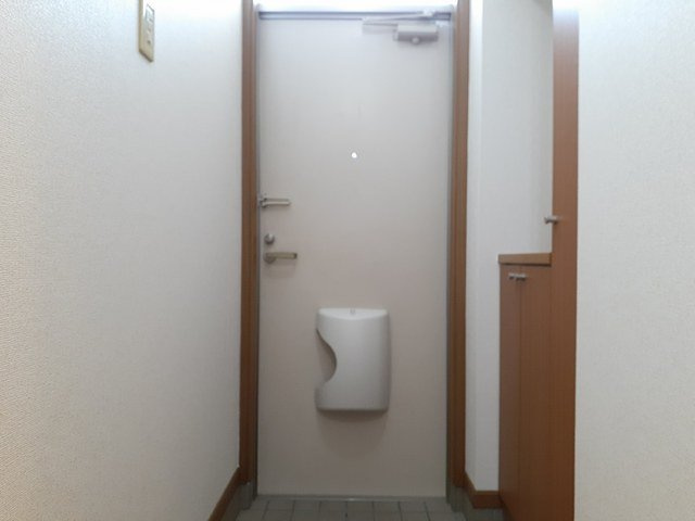 ル・ファミーユＡの玄関|収納もある玄関です