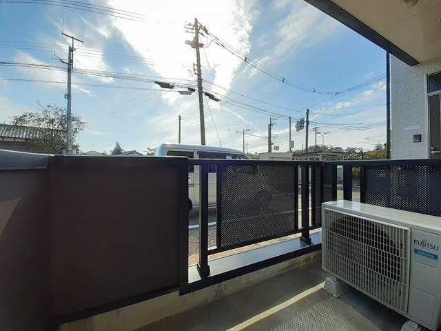 ル・ファミーユＡのバルコニー|外からの目が気にならないバルコニーで洗濯物が干せます